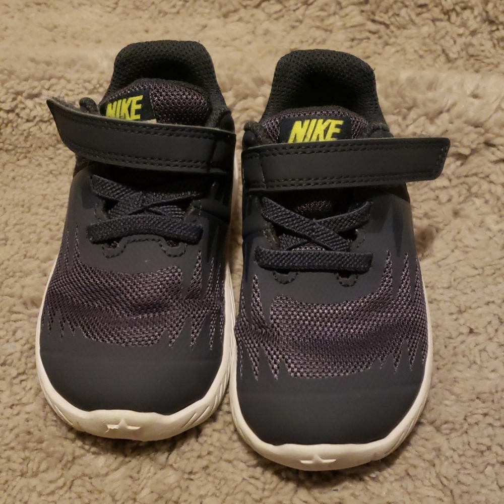 Nike toddler shoes